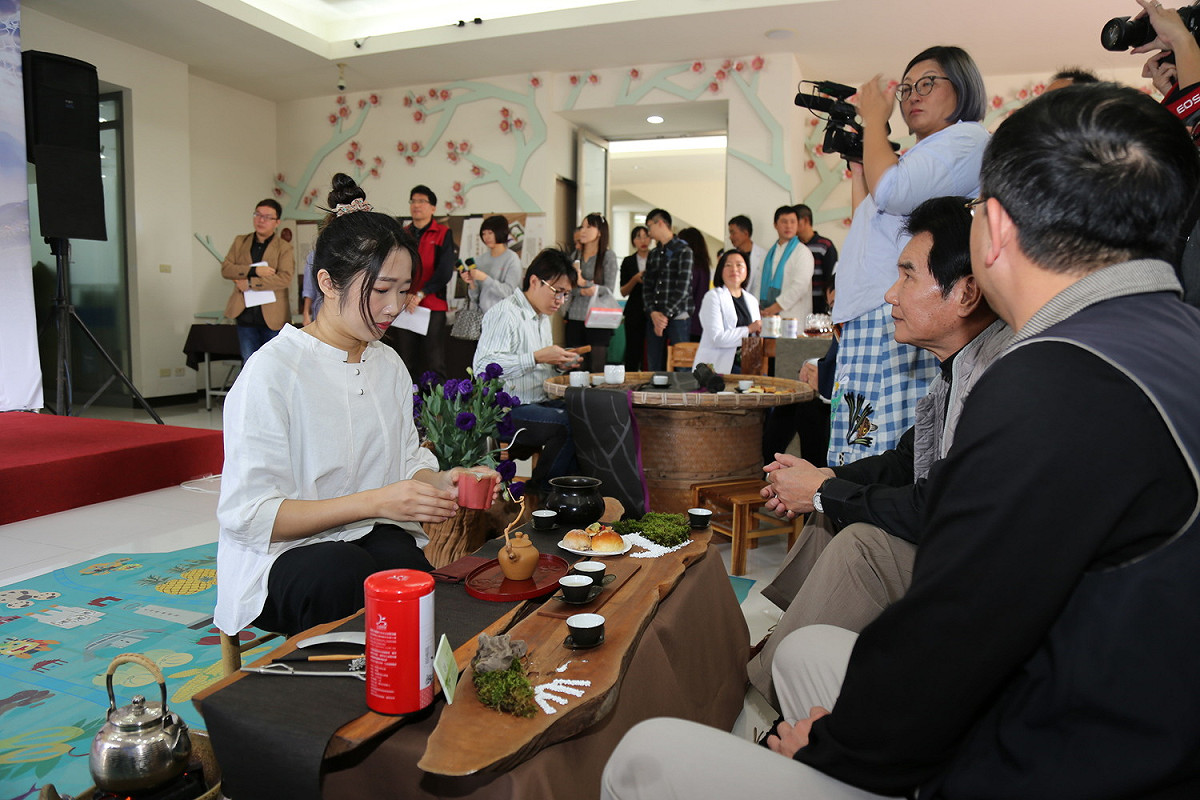 梅山喜迎春記者會以茶席展現秘境意象。 圖：嘉義縣政府/提供