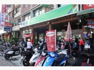 雄二苓郵局一名員工因涉嫌偽印郵局存單，盜領儲戶存款，已遭解職。 圖 : 翻攝自591網站