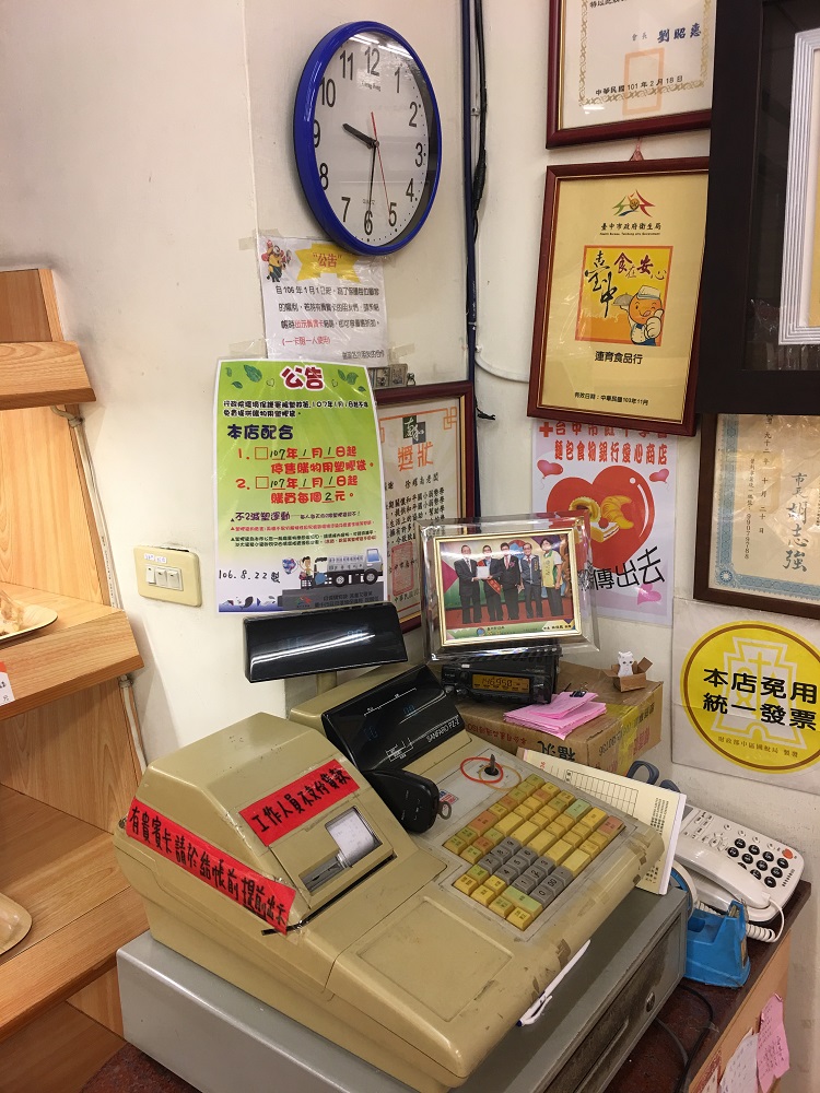 為了減塑，中央新增7類業者不得免費提供購物用塑膠袋。 圖：台中市政府提供