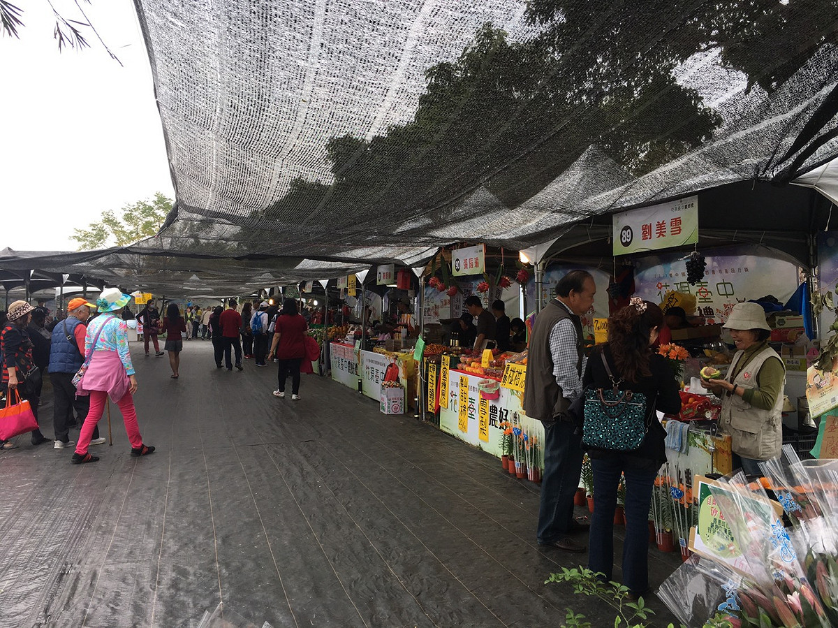 台中市農業局在后里苗圃設置108攤農業產品銷售區。 圖：台中市政府/提供