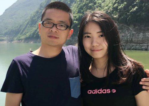 本月19日，海祭劉曉波的年輕作家黎學文，在廣州火車站被抓走後，被控「聚眾擾亂社會秩序罪」，現仍關押在新會區看守所。圖為黎學文與女友，據稱，黎學文是因火車站的人臉識別器認出身份，公安才能將他拘捕。 圖：翻攝自中國禁聞網
