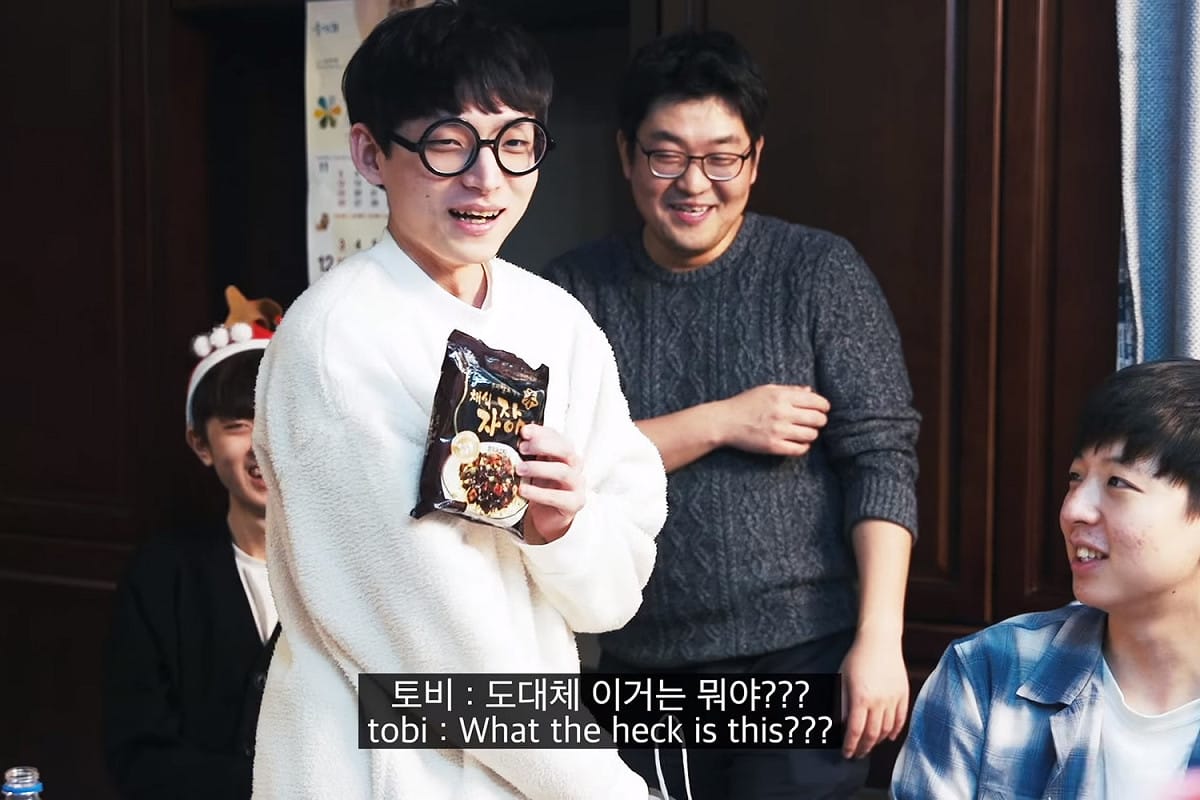 Miro送了tobi愛吃的黑豆泡麵。 圖 : 翻攝自Seoul Dynasty
