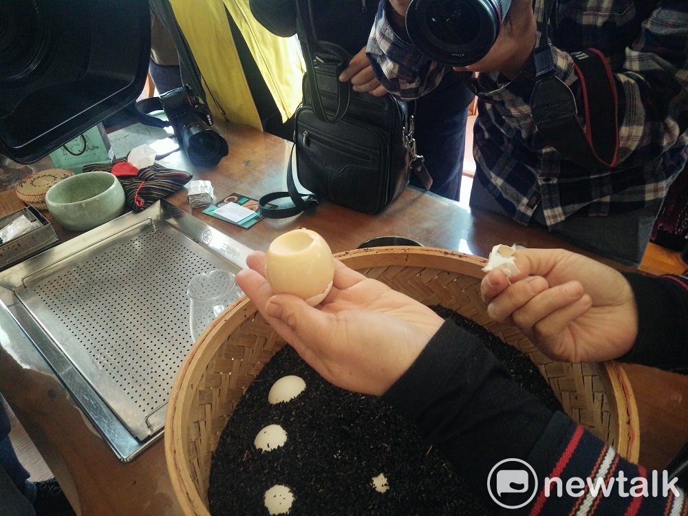 獨家秘方製成的茶焗蛋。 圖 : 唐復年/攝