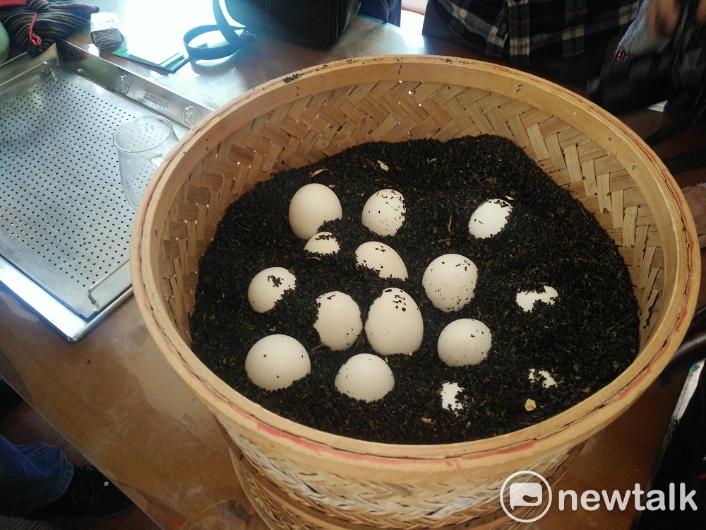 獨家秘方製成的茶焗蛋。 圖 : 唐復年/攝