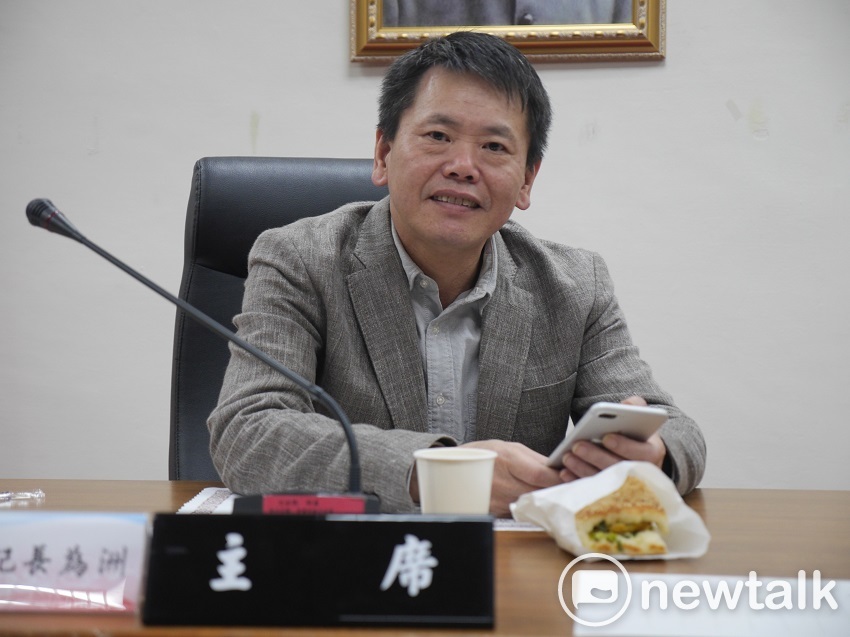 對於國民黨中常會通過常委提案，讓新竹縣初選機制不再是全民調為唯一選擇，爭取黨內提名徵戰新竹縣長的黨籍立委林為洲感到震撼
。 圖：趙婉淳／攝