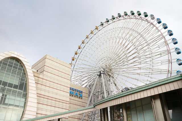 台北市公共運輸處表示，配合106年12月31日「2018美堤河濱公園及美麗華跨年活動」，活動當(31)日下午5時至107年1月1日凌晨2時(管制時間將視現場狀況彈性提前及延後)台北市警察局將視活動狀況實施交通管制，公車將配合調整動線及取消停靠站位，預計受影響公車路線計8線、15處站位，屆時請民眾至鄰近站位候車。 圖：取自Flickr MiNe 開放權限