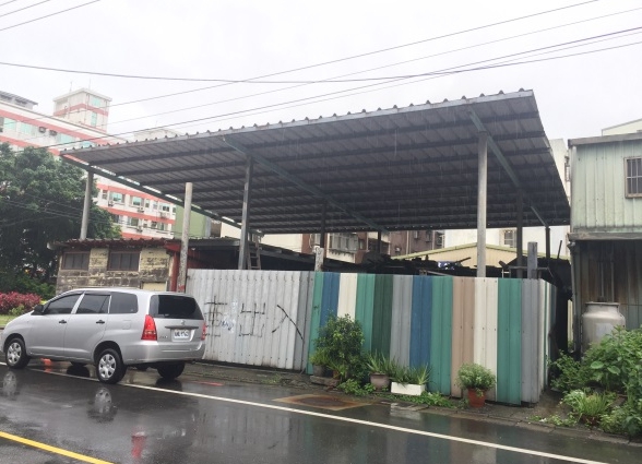工務局違章拆除大隊表示，地上違建物拆除後與國產署協調，將該處公有地納入新北美樂地計畫。 圖：新北市工務局/提供