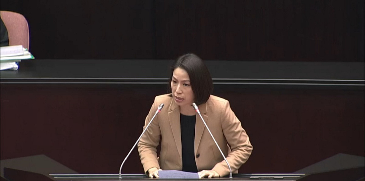 民進黨立委余宛如上台發言表示，台灣是全球第一個成文法國家通過「金融監理沙盒」法案，代表台灣邁向創新的第一步。 圖：翻拍自立法院直播