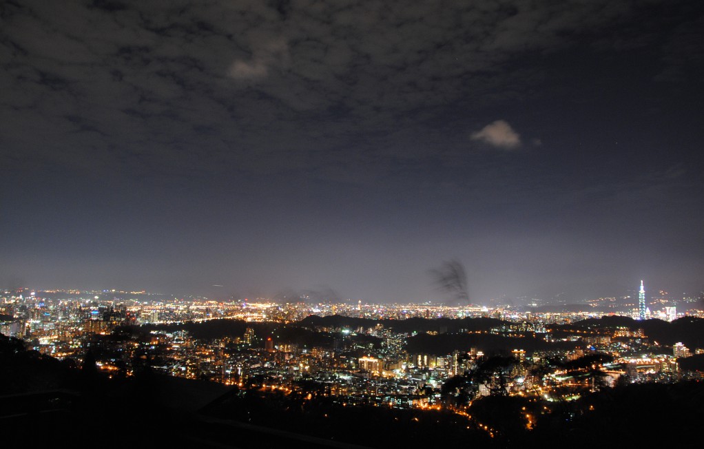 今年不妨前往貓空山區跨年，享有不同於市區的美麗夜景。 圖：台北捷運公司提供