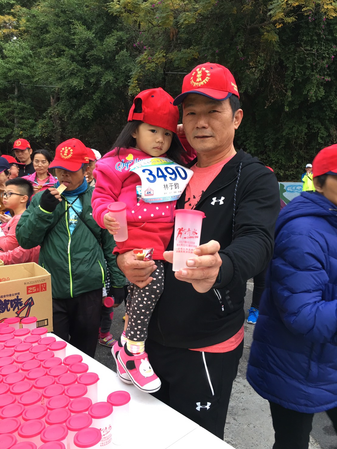 沿途不提供紙杯，改送環保杯。 圖 : 張清照服務處/提供