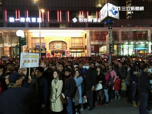 跨年活動結束後台北捷運公司動員超過1400位人力疏運人潮。 圖：台北捷運公司/提供