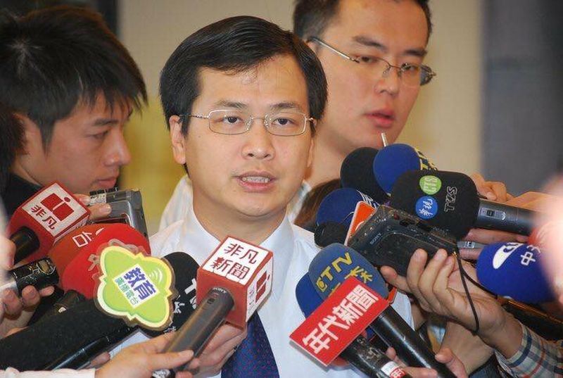 前總統府秘書長羅智強今 (1) 日宣布，將不會參選今年底改選的台北市長。 圖 : 翻攝自羅智強臉書