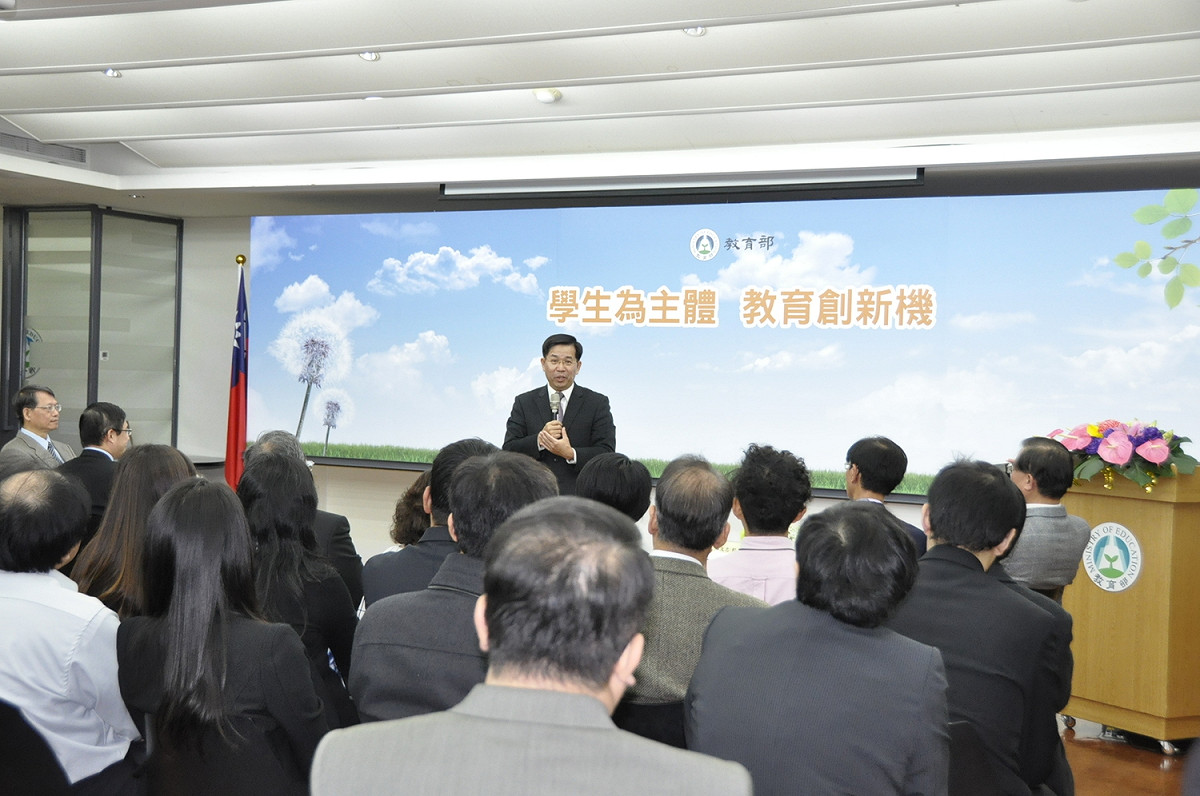 教育部長潘文忠，今（3)日宣布自107年起投入80億元，推動「優化技職校院實作環境計畫」。 圖：陳香蘭/攝