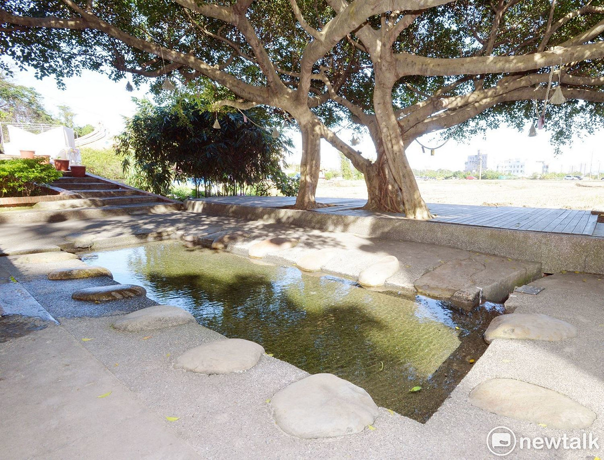 桃園霄裡浣衣池為天然湧泉，據學者調查，沿霄裡與中壢交界，共約有10多口浣衣池，是霄裡聚落生活的一部分， 圖:桃園市政府提供