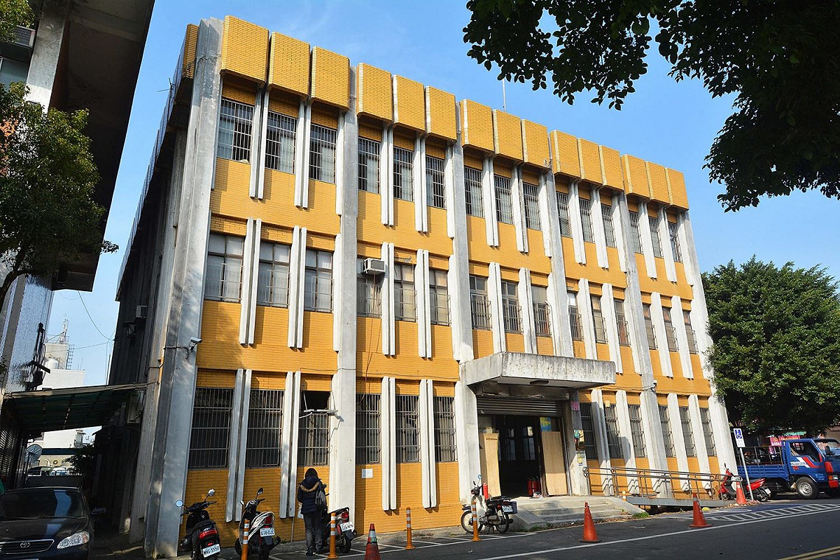 升格後的龍潭區公所與代表會廳舍活化，今（3）日下午前往的桃園市長鄭文燦表示，市府綜合各方建議評估，產生最佳方案，包括舊龍潭區公所進行結構補強，1、2樓作為長照B級據點，3樓作為市民活動中心，並拆除代表會，由龍潭區公所規劃及施工。 圖:桃園市政府提供