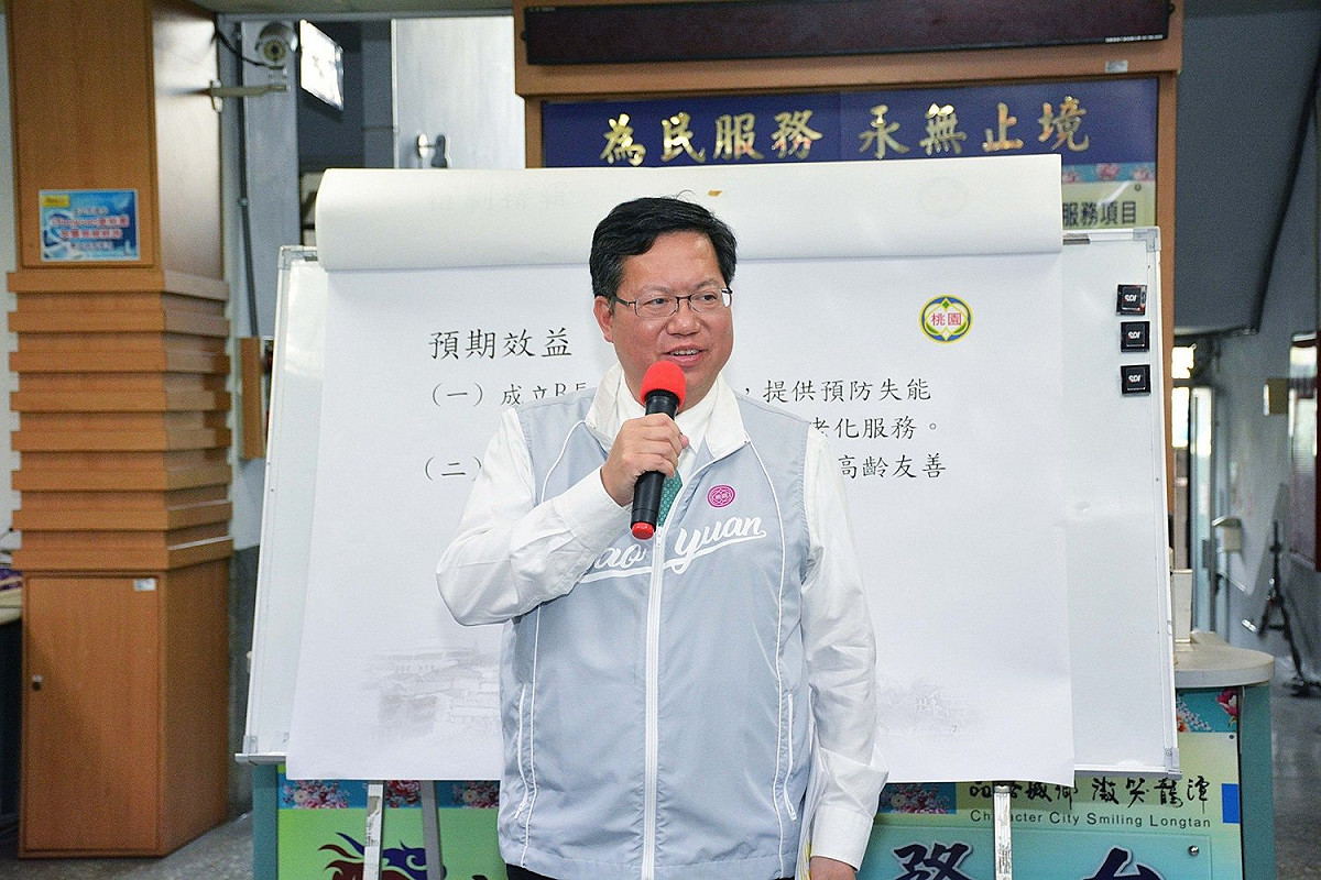 鄭文燦指出，舊龍潭區公所活化案經過評估後，以「勘用、安全無虞」為原則進行結構補強，並增設電梯。 圖:桃園市政府提供