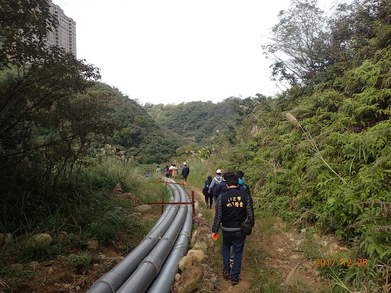 連接5根250公尺長的明管。 圖：翻攝新北市環保局網站