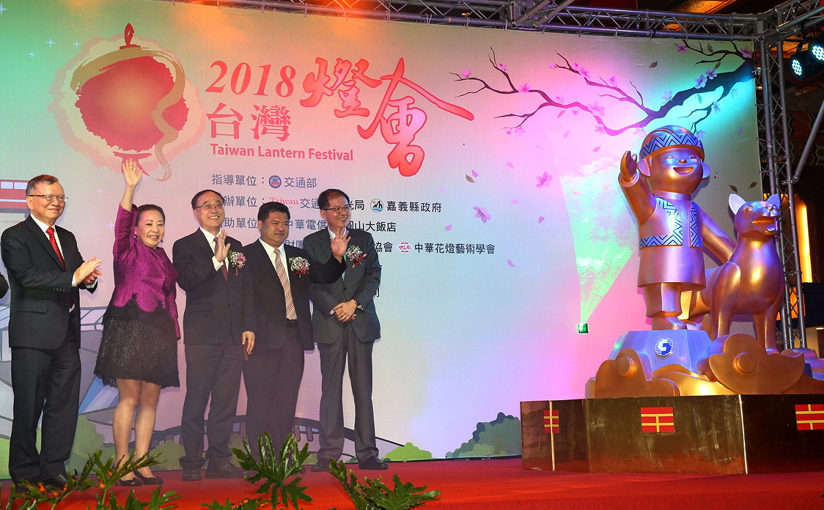 張花冠參加臺灣主燈造型發表會。 圖：嘉義縣政府/提供