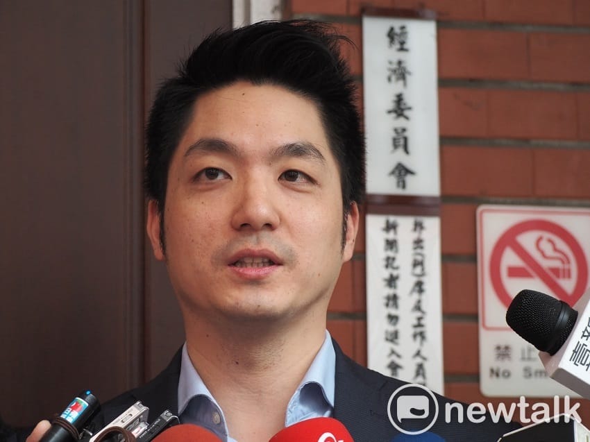 面對媒體一再詢問是否投入選舉，蔣萬安今（5）天表示，會利用臨時會結束後，靜下心來思考是否要參選。 圖：趙婉淳／攝