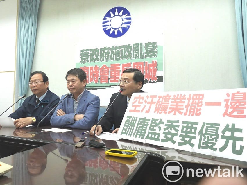 立法院今天連續召開兩次程序委員會，國民黨團今（5）天下午緊急召開記者會批評，由於下周輪到國民黨立委曾銘宗擔任召委，於是這周召委段宜康強行加開會議，排定民進黨團想要的法案。 圖：趙婉淳/攝