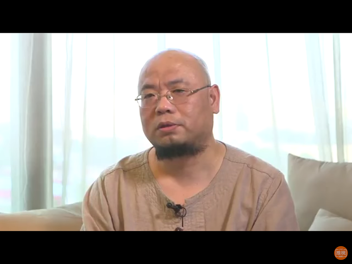 吳淦笑稱，若在古代社會，專制者會將他這樣的謀反者、顛覆犯淩遲處死五馬分屍。現僅判他8年，恐難以儆效尤，反倒會成星星之火。 圖：翻攝自Youtube