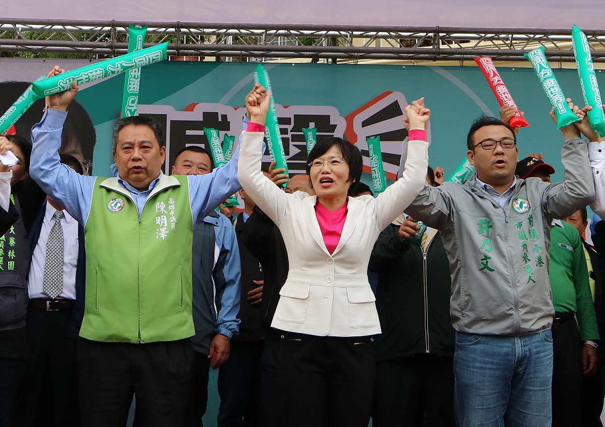 立委劉世芳在今日走訪基層，與選民們互動。 圖：劉世芳/提供