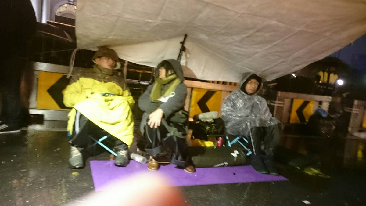 時代力量立委府前禁食活動6日晚間已經超過24小時。 圖：林朝億/攝