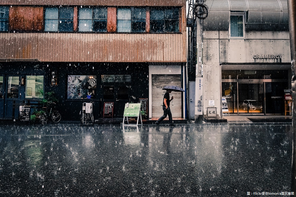 今天鋒面接近水氣增加，中部以北及東北防局部大雨。 圖：Flickr提供tomorca開放權限
