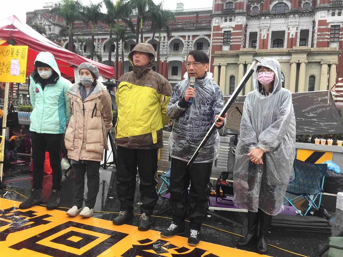 時代力量今（7）天上午在現場召開記者會，呼籲政府停止粗暴對待和平抗爭，出來面對民意。 圖：時代力量/提供