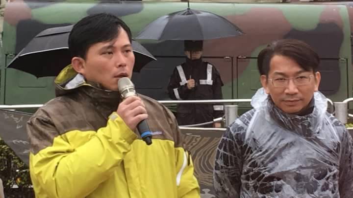 民眾黨主席黃國昌於新書《向光前行》中，描述2018年時代力量反對勞基法二修時的凱道抗爭內容，被時代力量怒批，「應公開道歉、更正前全面下架」。圖為當時抗爭現場照。 圖：時代力量/提供