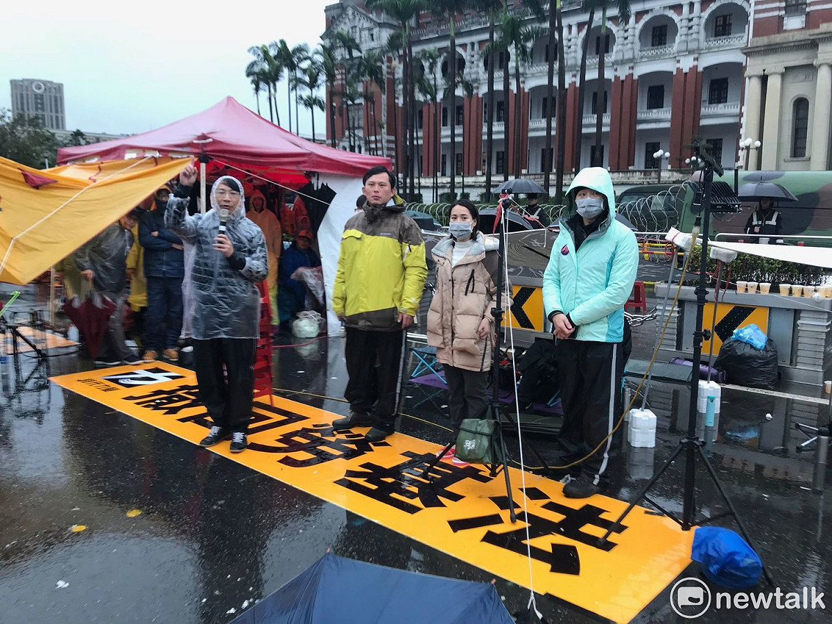 台北市警局指時代力量在總統府前抗議有「長期埋鍋造飯之嫌」，時代力量立委徐永明無奈說，「我們現在在禁食啊！」 圖：周煊惠 / 攝