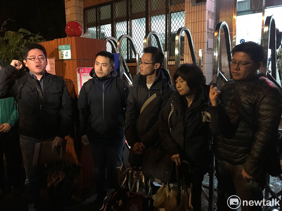 時代力量委任律師團在介壽路前召開記者會。 圖 : 周煊惠 / 攝