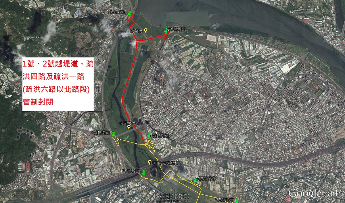 因連日大雨且適逢滿潮，造成淡水河水位上升，目前新北市二重疏洪道河水淹上疏道一路，已封閉二重疏洪道1號越堤道、2號越堤道、疏洪四路及疏洪一路(疏洪六路以北路段)，請市民下班時配合改道，切勿強行進入上開路段。