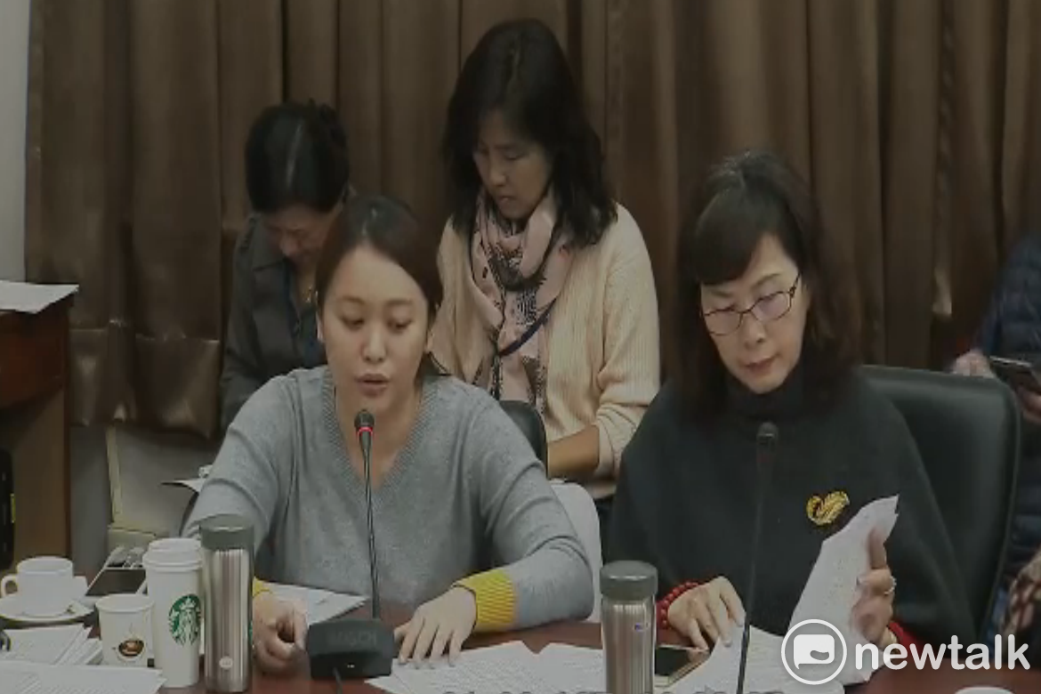 立法院今（9）日繼續召開臨時會審查勞基法修正草案，一早院長蘇嘉全原先要直接在院會處理法案，但在國民黨立委們群起抗議，並要求協商，蘇嘉全隨即表示同意，宣布協商ㄅ小時。 圖：翻攝直播