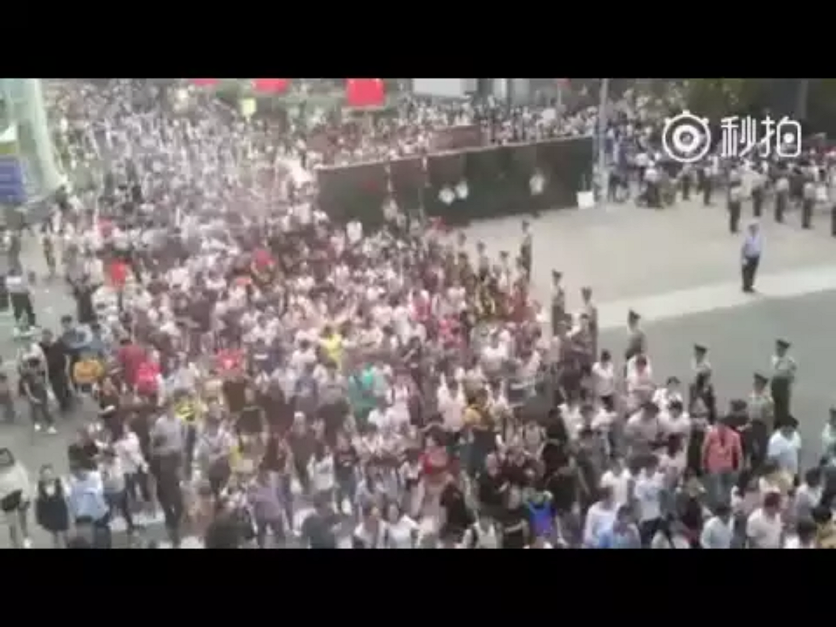 還有俄國媒體報導說，在把中國城市人口的公開數字加到一起之後，才得出了2.8億人口。根據城鄉人口對半的慣例，中國實際人口應該在5億左右。即使中國情況特殊，農村人口占比例更多，人口也不應該超過8億。 圖：翻攝自Youtube