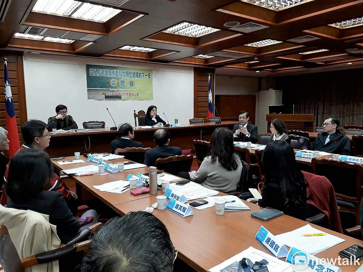 少子化衝擊下，公私立大學都面臨結構性的調整；但如何防範來自公眾捐資興學的私校在退場時，公共資源落入私人口袋，受到私校工會團體的關注。 圖:陳香蘭／攝