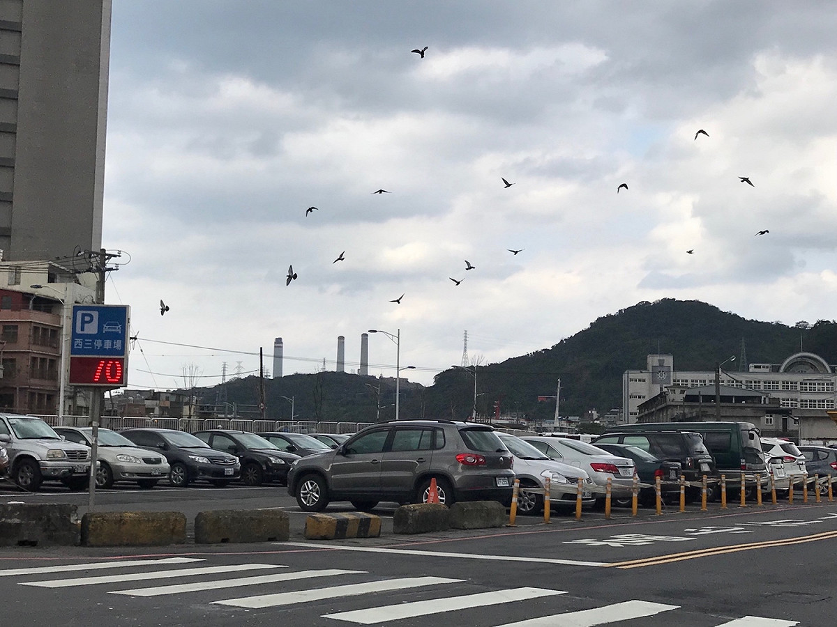 基隆港油輪停泊越來越多，周邊停車需求漸增。 圖：基隆港務分公司 / 提供