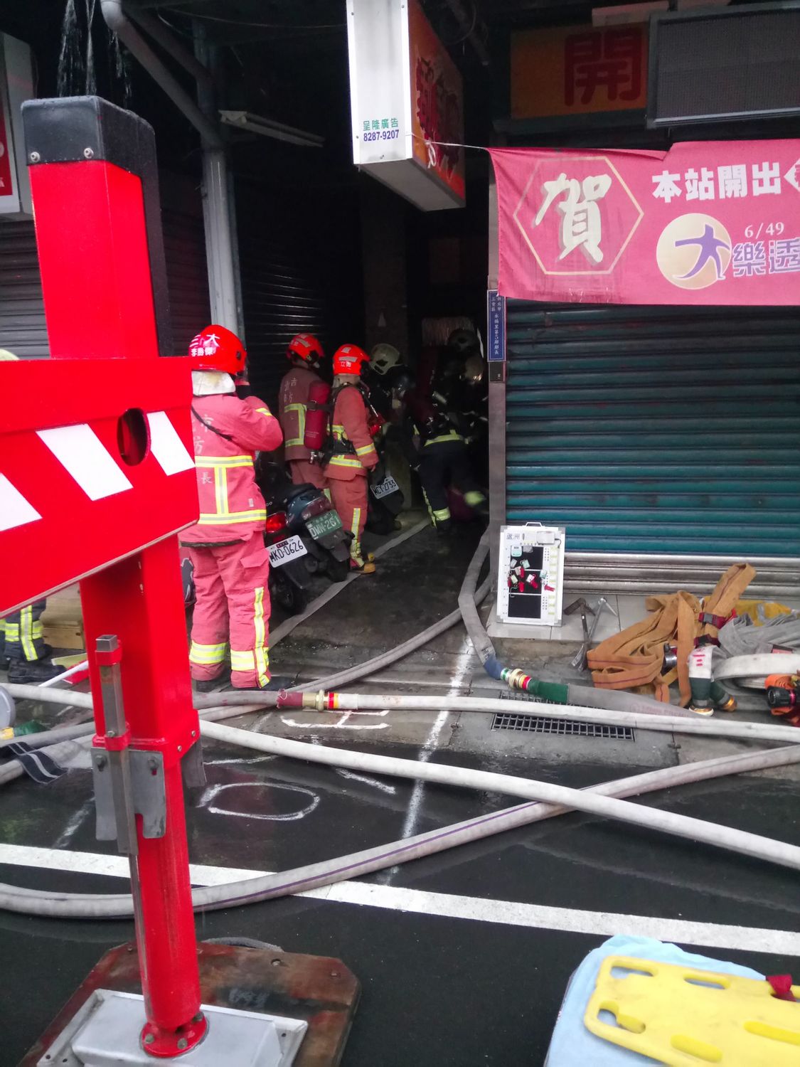 三重區車路頭街今(12)日清晨傳出火警，造成6人輕重傷。 圖：新北市消防局/提供