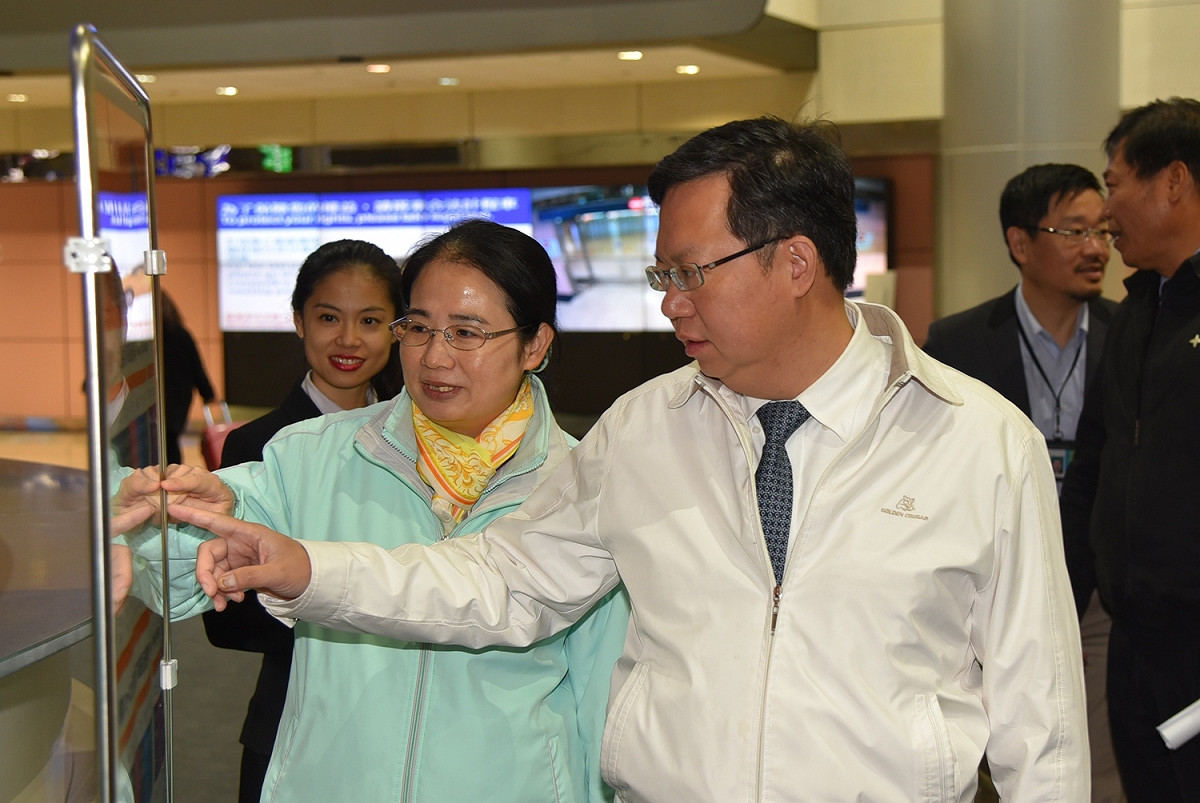 需跨區共乘旅客可選擇「里程費率共乘」，可搭車至全台各縣市，但不提供路線南北反向的旅客共乘，計費方式為(跳錶顯示金額÷下車地點數)+每一下車點加收200元車資。共乘旅客不管是採用「固定費率共乘」或「里程費率共乘」，花費車資都可比單獨搭乘更加便宜划算。 圖：桃園市政府／提供