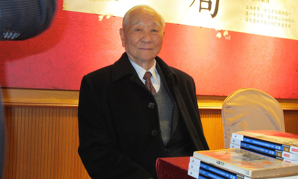 前軍事情報局長汪希苓12日出席「破局」新書發表會前接受媒體訪問。