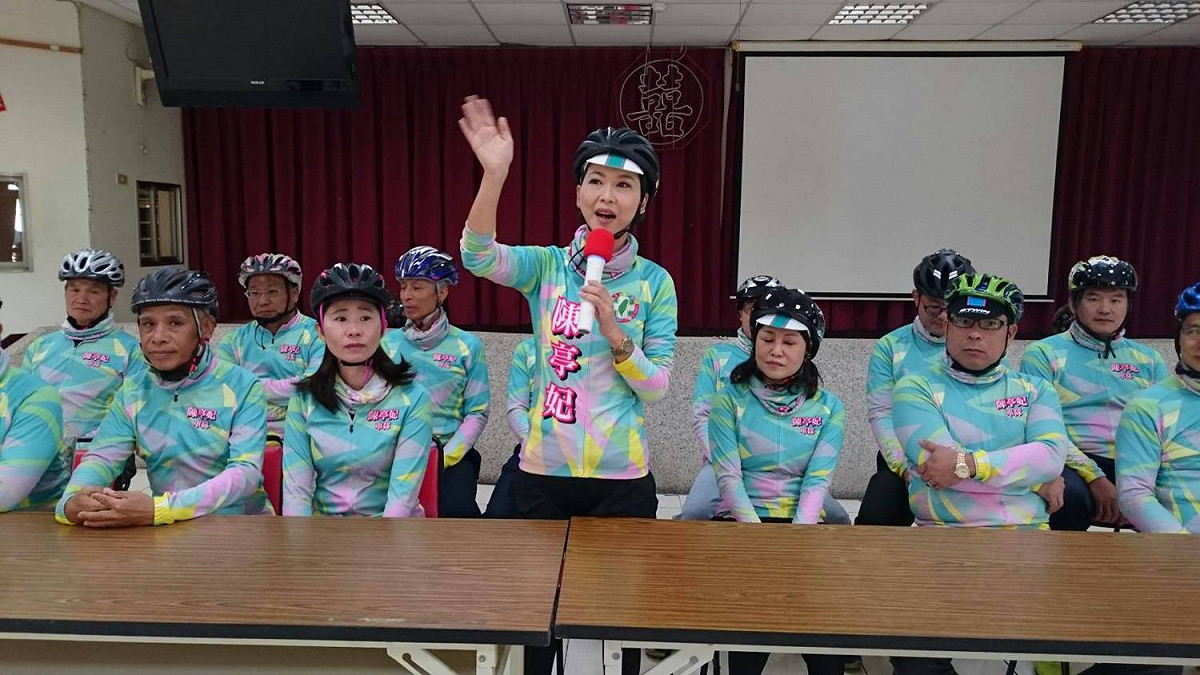陳亭妃與行動車隊今（12）日舉行記者會，暢談鐵馬行的點點滴滴。 圖：黃博郎/攝