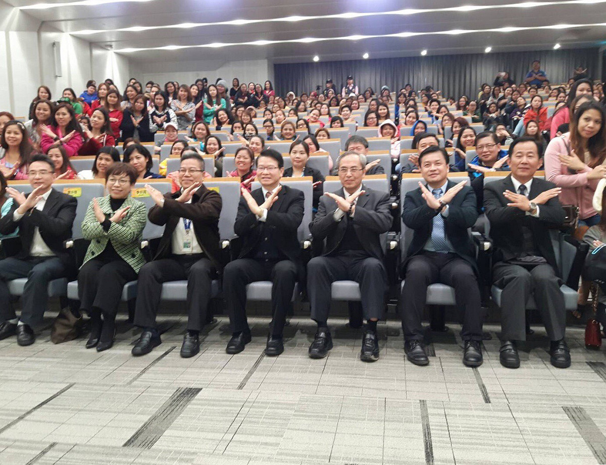 檢警前進加工出口區宣導反毒，現場超過300名外籍移工共同參與。 圖：保安警察第二總隊提供