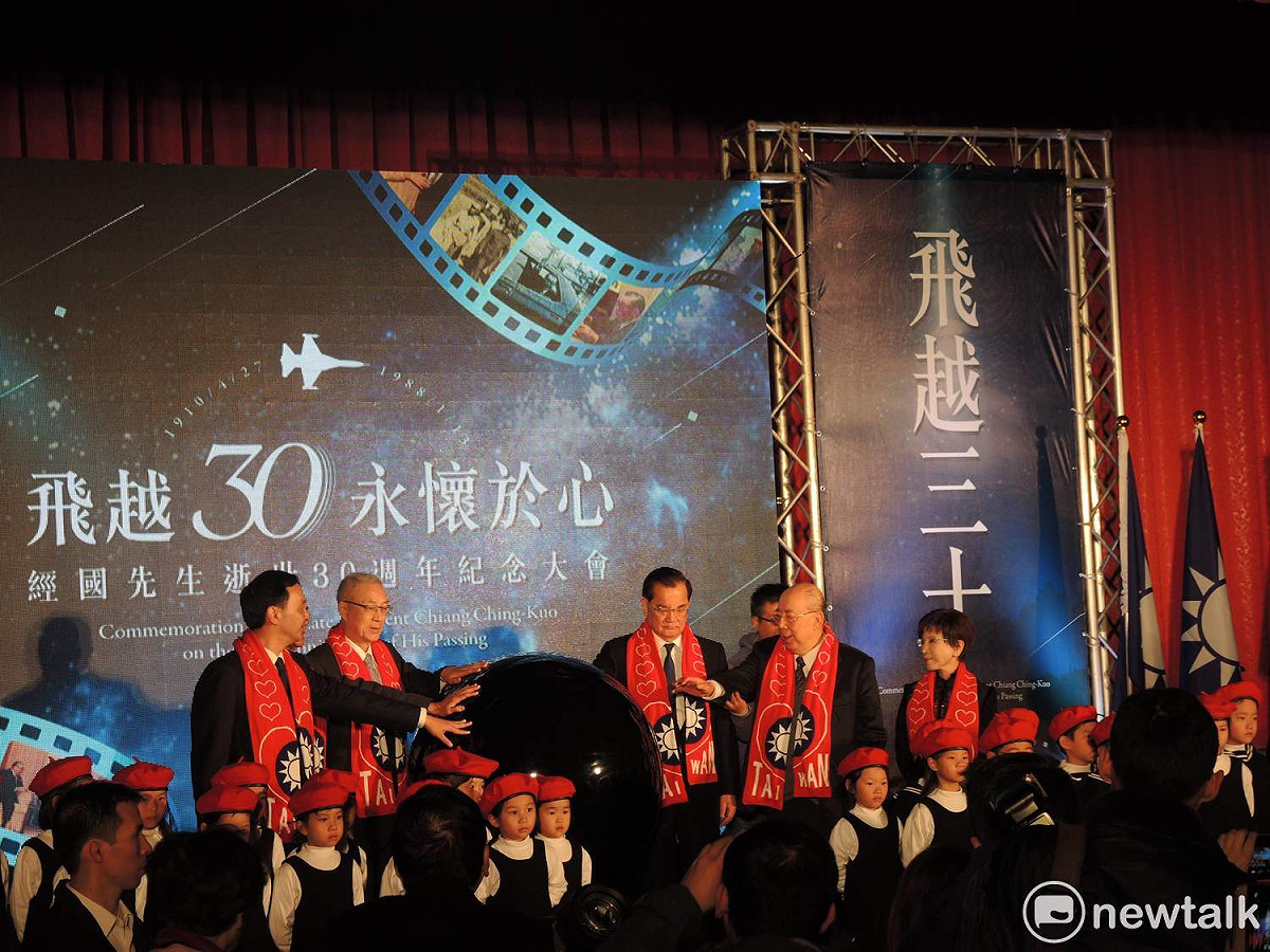 國民黨今上午舉辦「經國先生逝世30週年紀念大會」，歷任黨主席連戰、吳伯雄、馬英九、朱立倫、洪秀柱、吳敦義到場出席。 圖：黃韋銓/攝