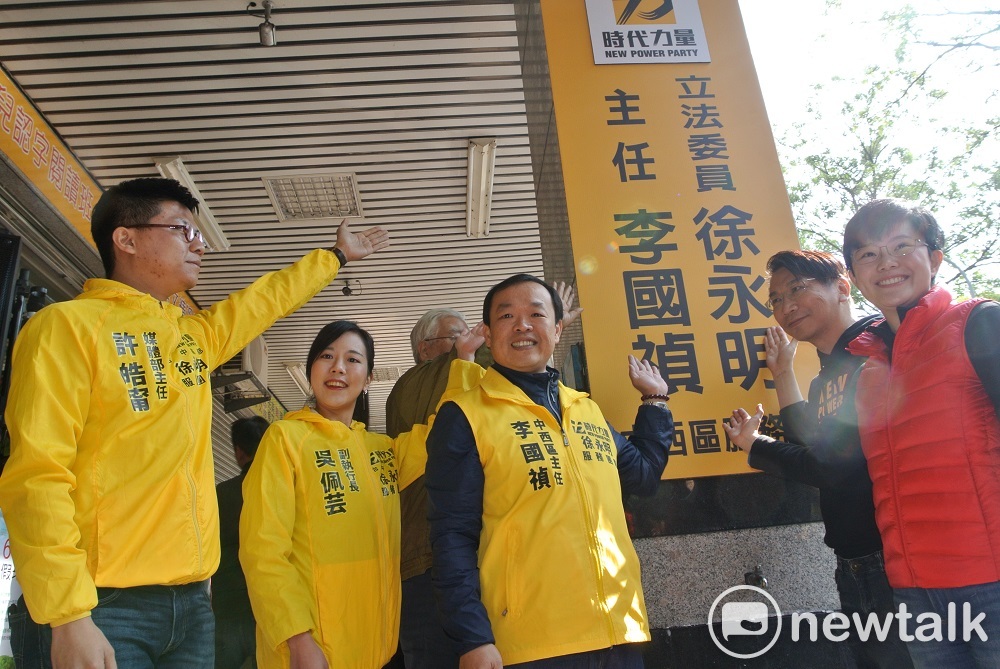時代力量台中市中西區服務處上午揭牌。 圖 :唐復年/攝