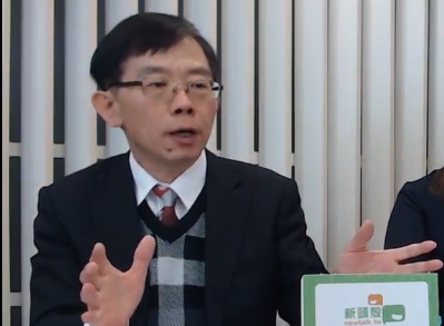 環保署監資處處長張順欽在接受新頭殼直播專訪說明揚塵現象成因。 圖：新頭殼直播畫面