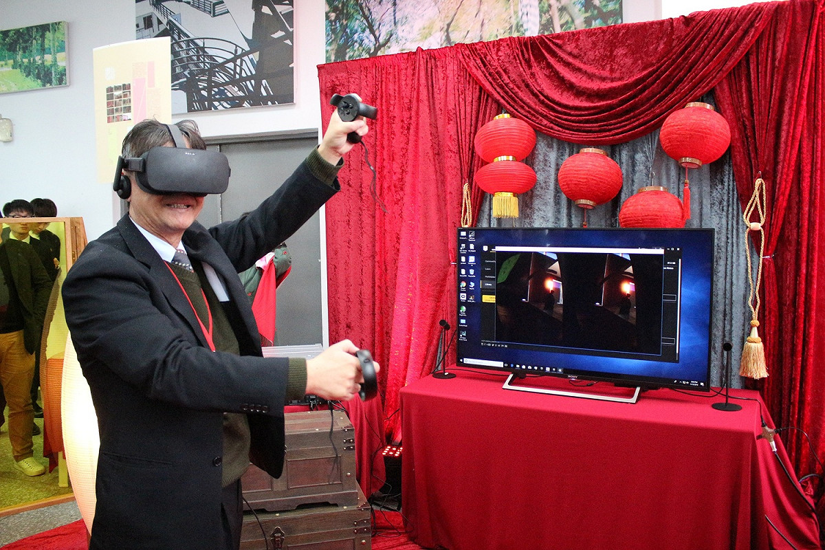 元智大學校長體驗VR 圖 : 元智大學/提供