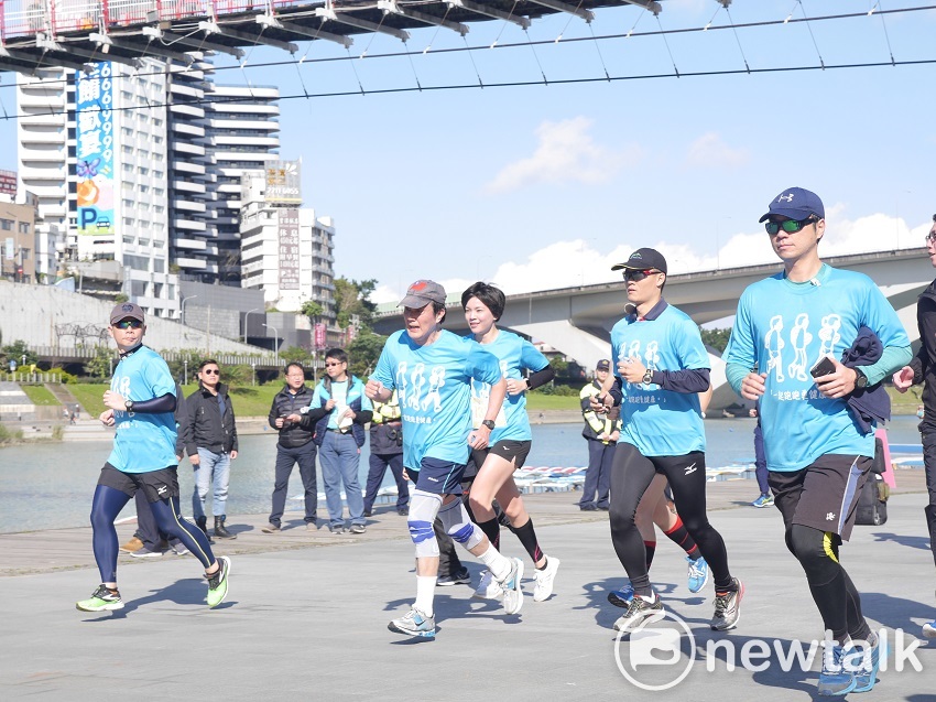國民黨今天舉行路跑活動，熱愛路跑的前總統馬英九也親身下去跑步。 圖：趙婉淳／攝