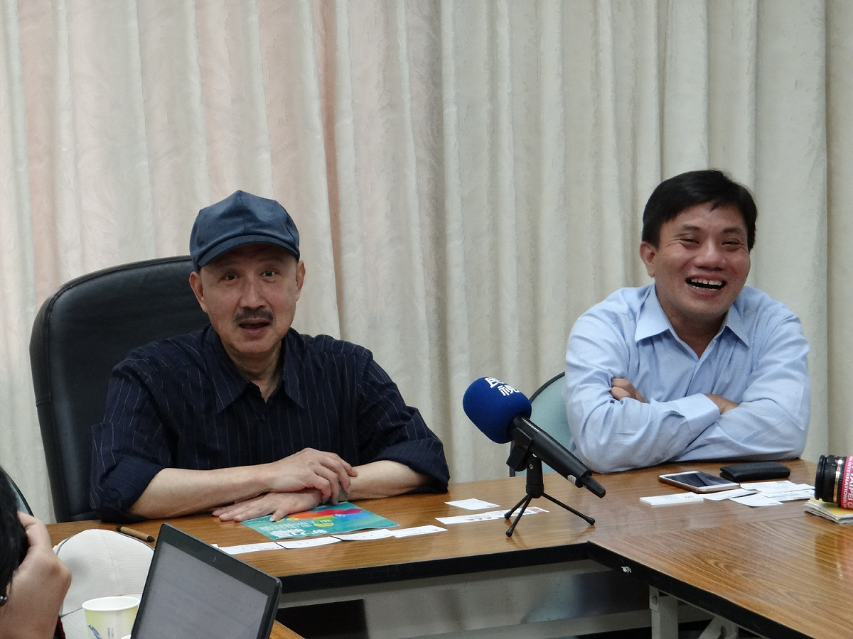 民進黨上周五執委會由主委余天主持，游系的市黨部執行長李建興（右）提案市長選舉要徵召「院長級」人士。 圖：王峻昌/攝