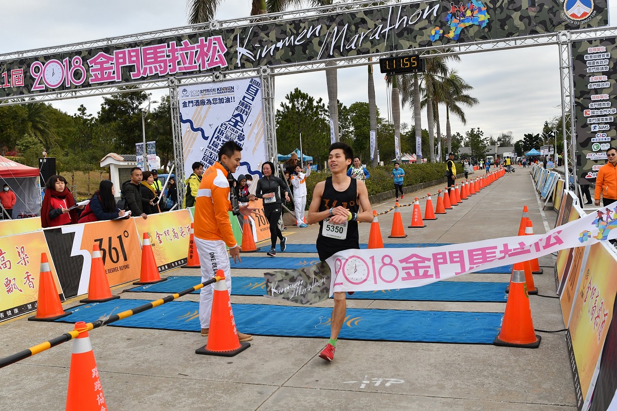 361°贊助選手陳秉豐金門馬初試啼聲勇奪半馬總冠軍。 圖：​361° 香港商宇彌國際有限公司/提供