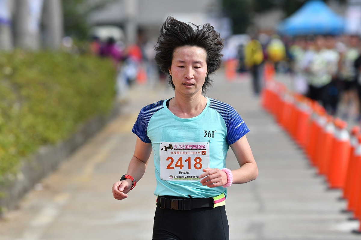 361°跑步顧問同時亦為前世界冠軍的馬拉松好手孫偉偉拿下全馬女子亞軍。 圖：​361° 香港商宇彌國際有限公司/提供